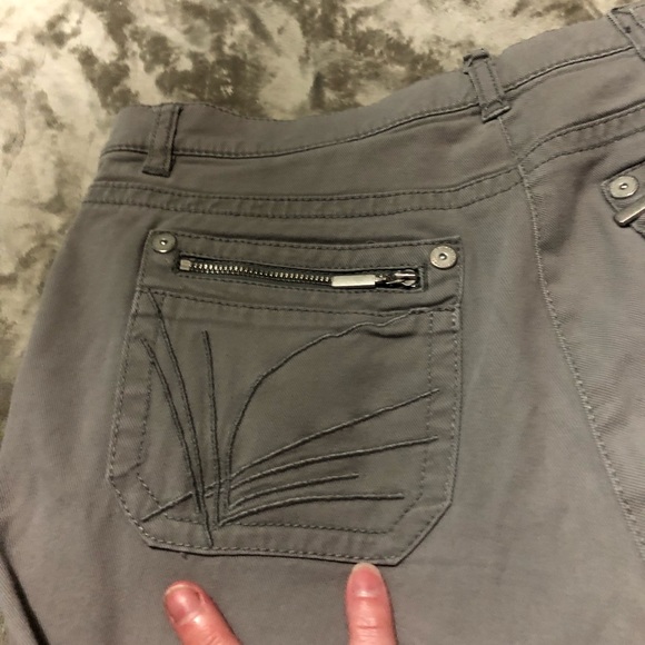 Size 10 LUISA CERANO capri pants - Picture 7 of 16